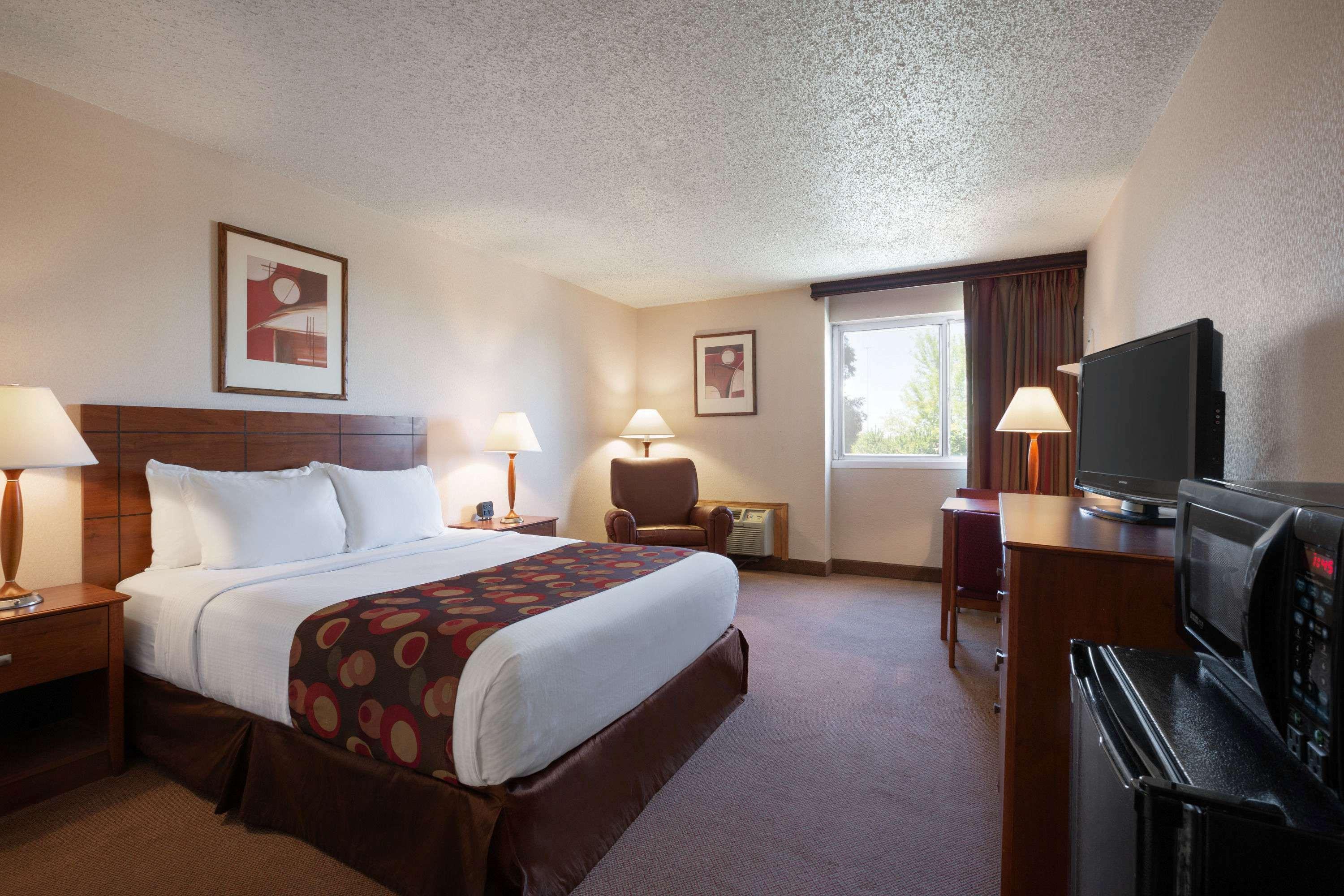 Ramada By Wyndham Bismarck Hotel Luaran gambar