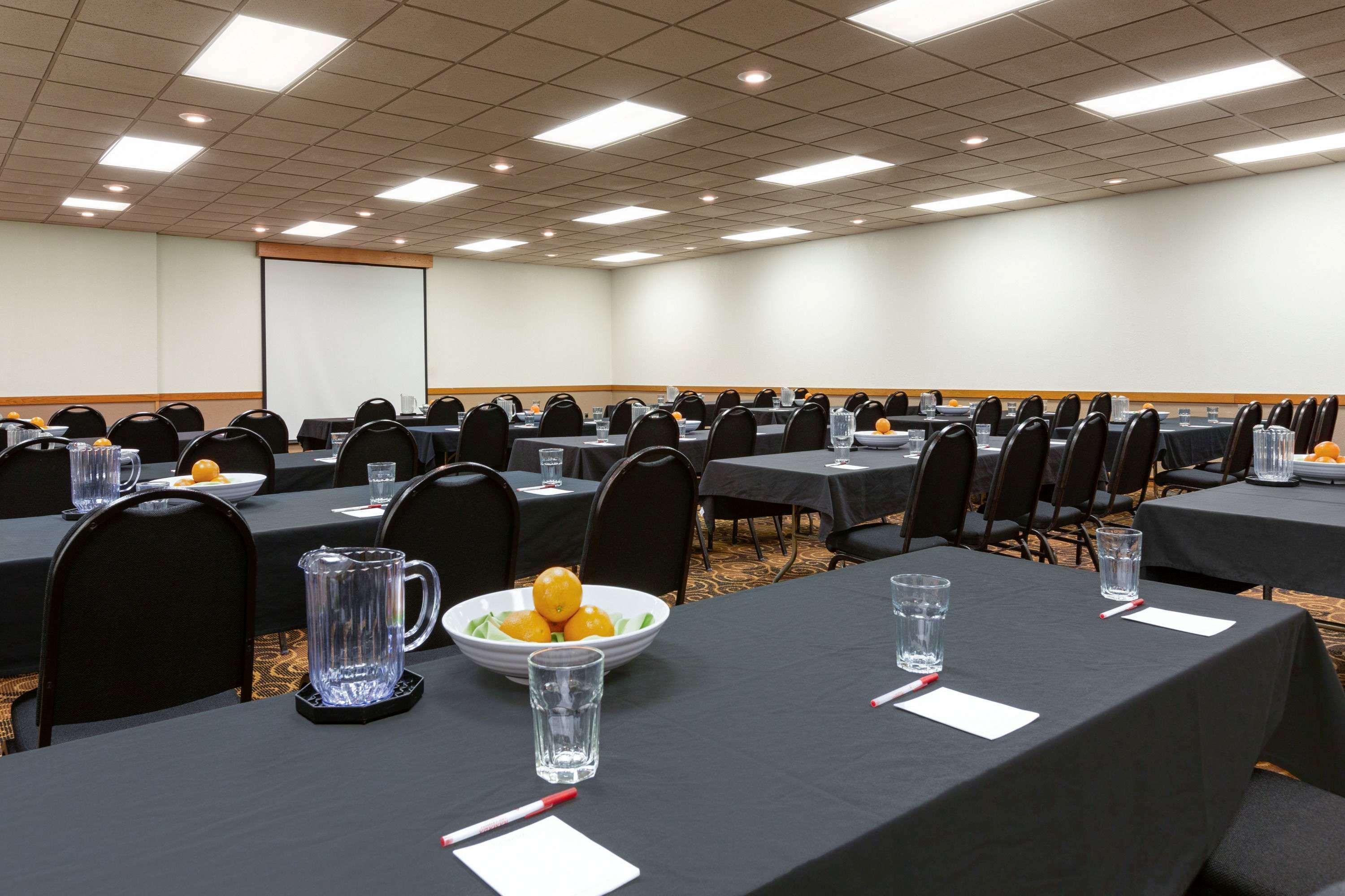 Ramada By Wyndham Bismarck Hotel Luaran gambar