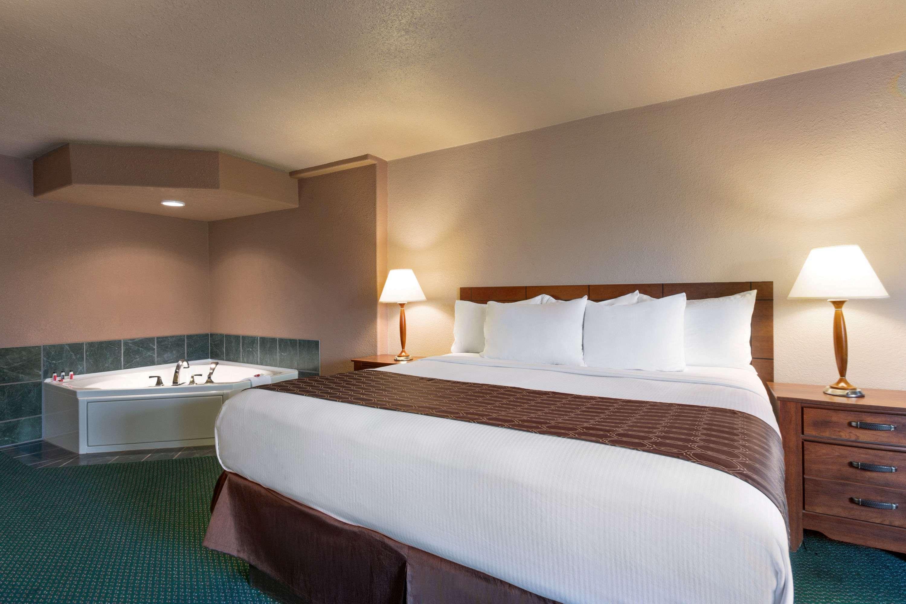 Ramada By Wyndham Bismarck Hotel Luaran gambar