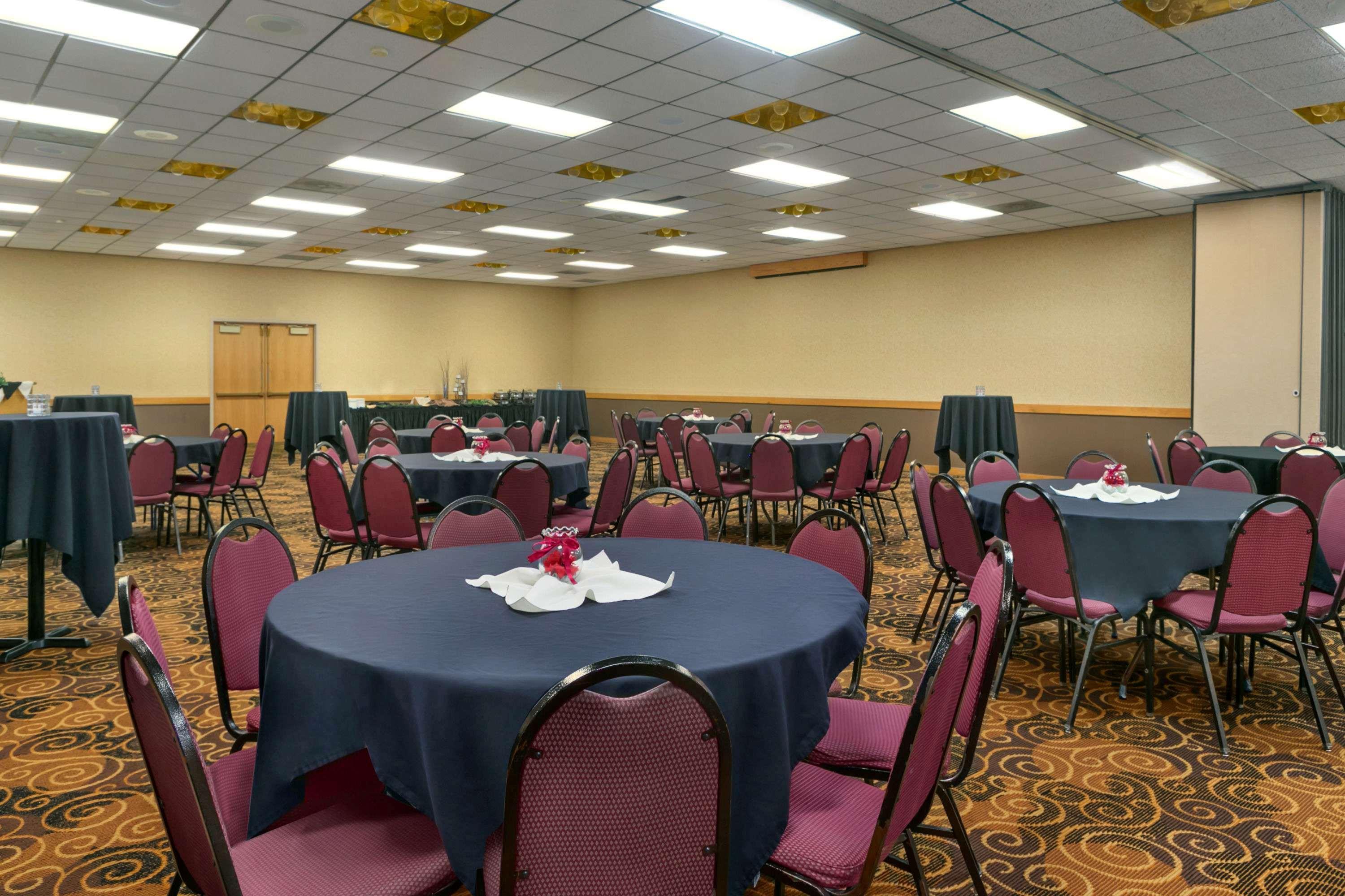 Ramada By Wyndham Bismarck Hotel Luaran gambar